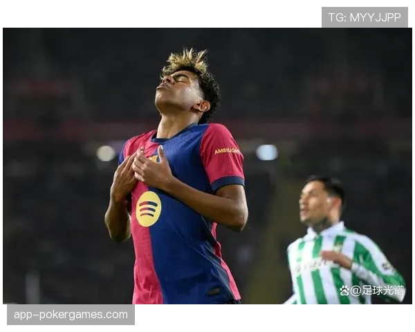 特写：37岁的华金在训练后加练射门，贝蒂斯老将的欧战梦想